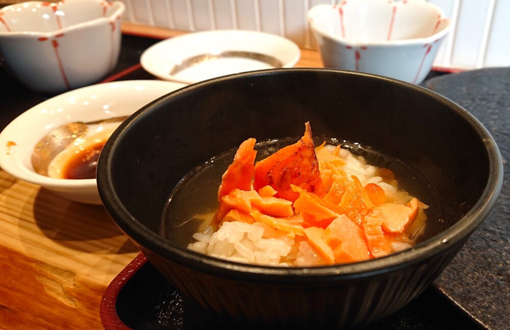 神奈川県 真鶴町 - 「炉端焼き 傳(Den)」　銀鮭 銀王 いくら定食で鮭茶漬け