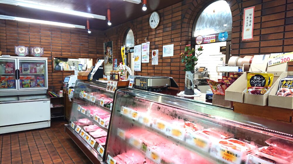 湯河原「西湘畜産」の内観 ショーケース