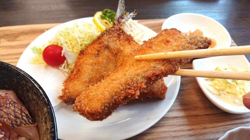 「ぼーめん定食」のアジとタチウオのフライ