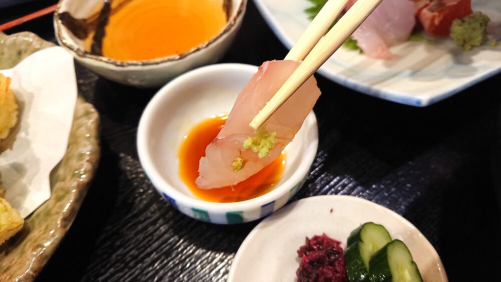 「和処 一暁(いちぎょう)」カサゴ天ぷら定食の刺身。
