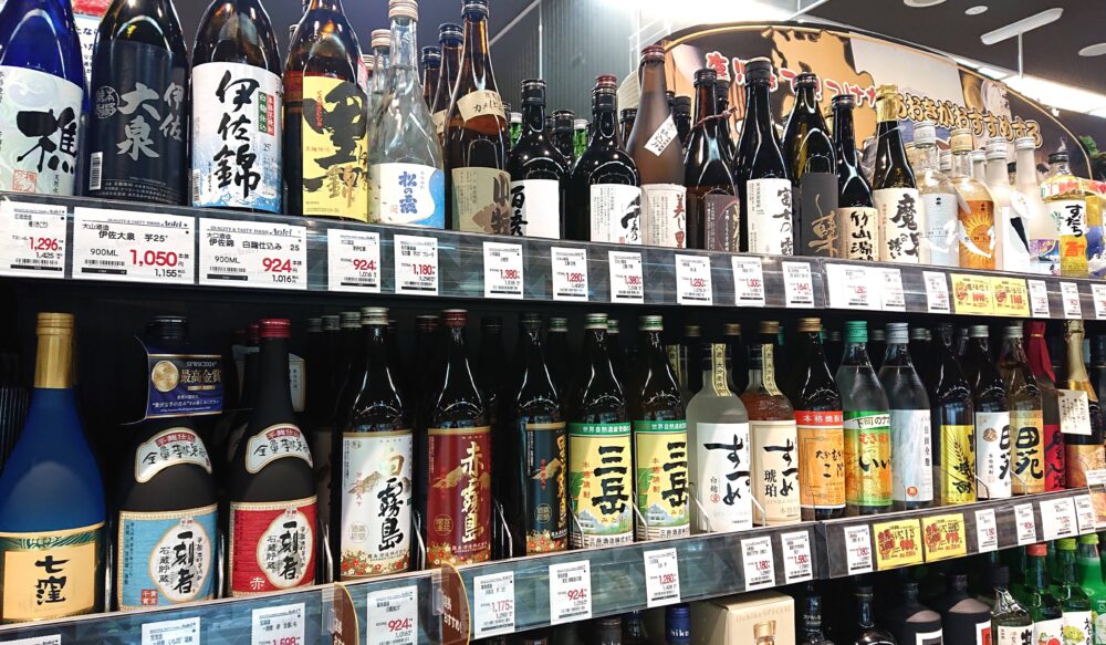 「フードストアあおき 伊東店 」焼酎コーナーの芋、麦、米焼酎