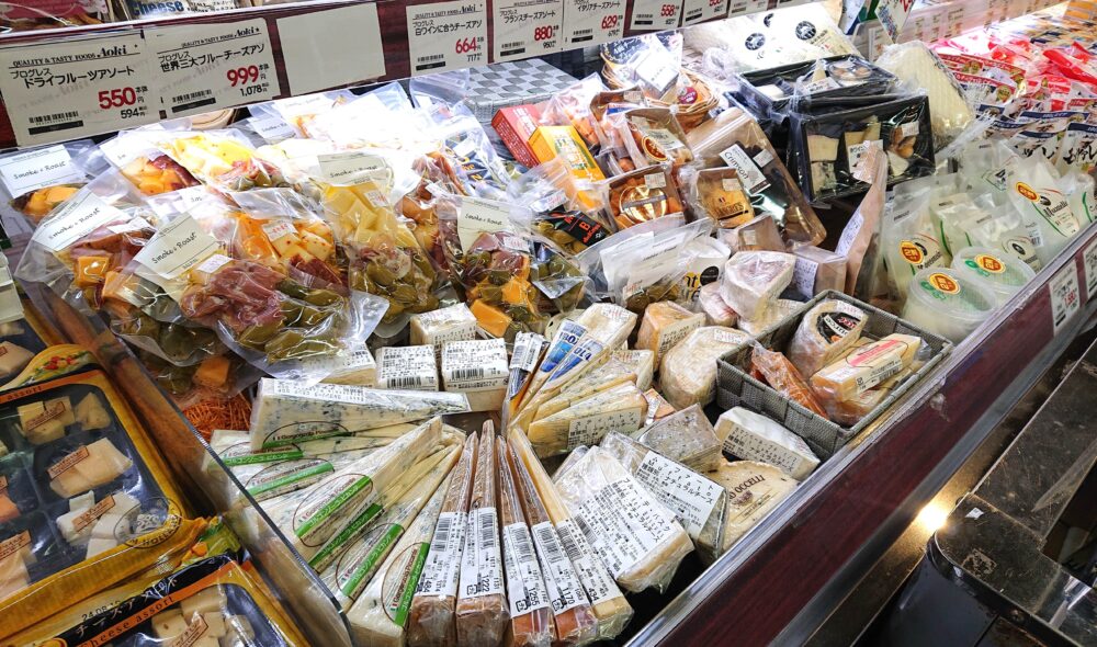 「フードストアあおき 伊東店 」豊富なチーズ