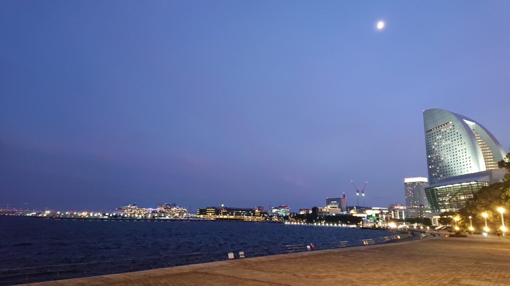 「横浜ティンバーワーフ」からの海の眺め